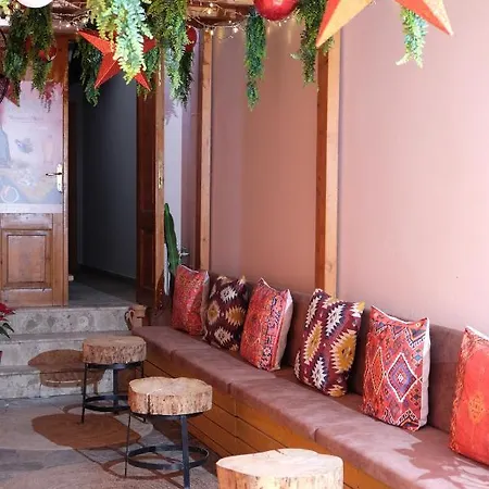 Tebeu Coffe And Bar Bed & Breakfast *